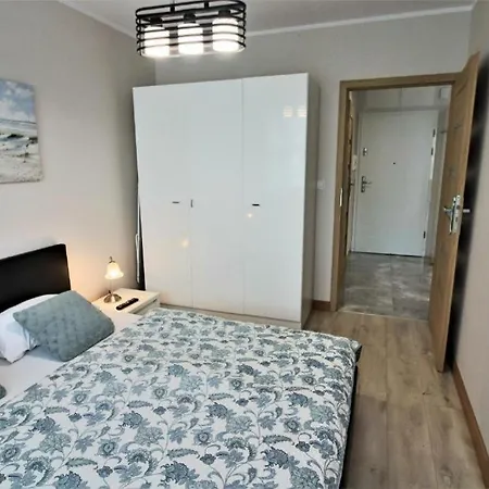 アパート Blizej Morza Deluxe Apartmenty コウォブジェク